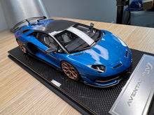 Load image into Gallery viewer, Lamborghini Aventador SVJ - Blu Uranus - 1:18
