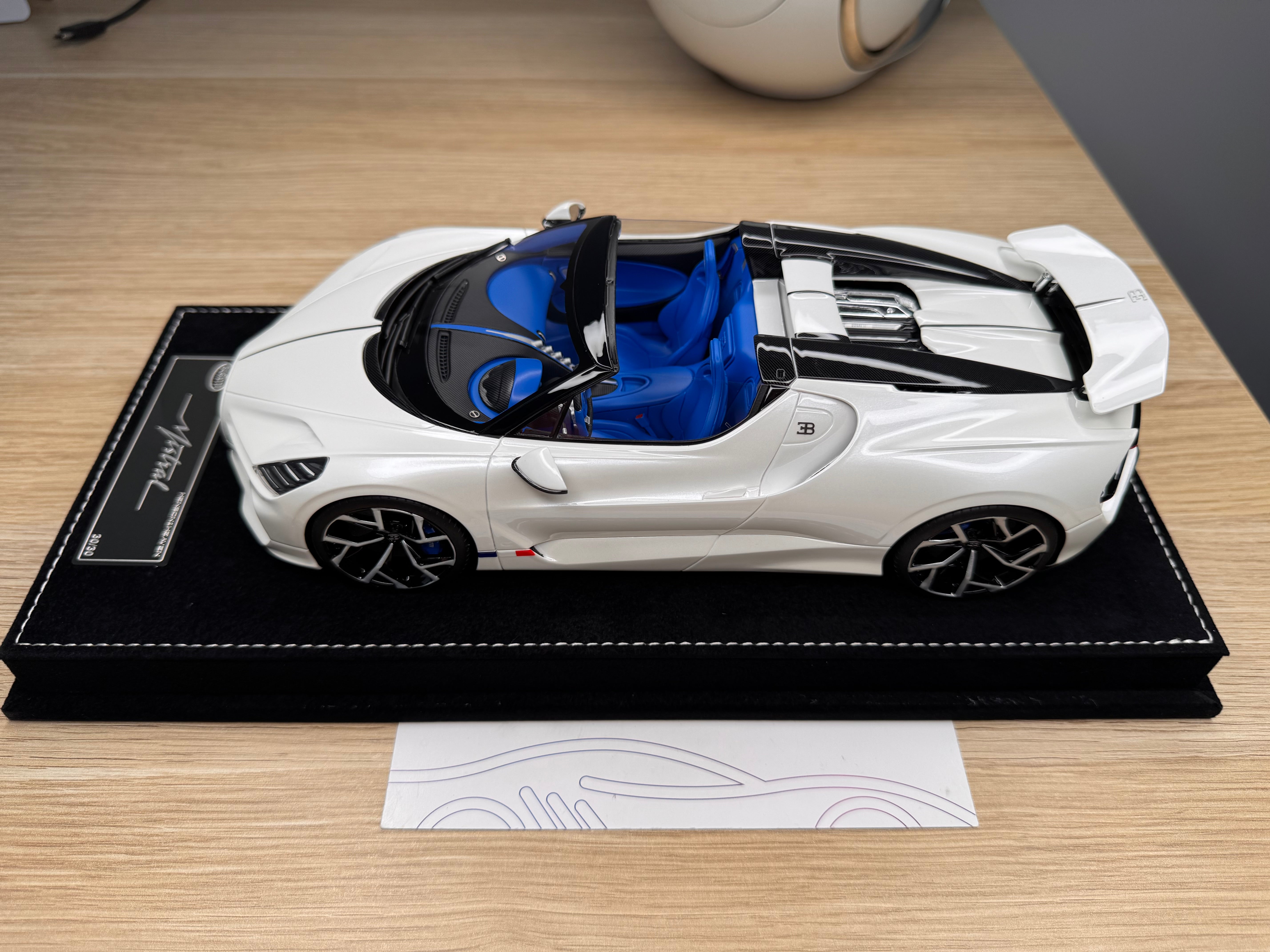 Bugatti Mistral - Pearl White - 1:18