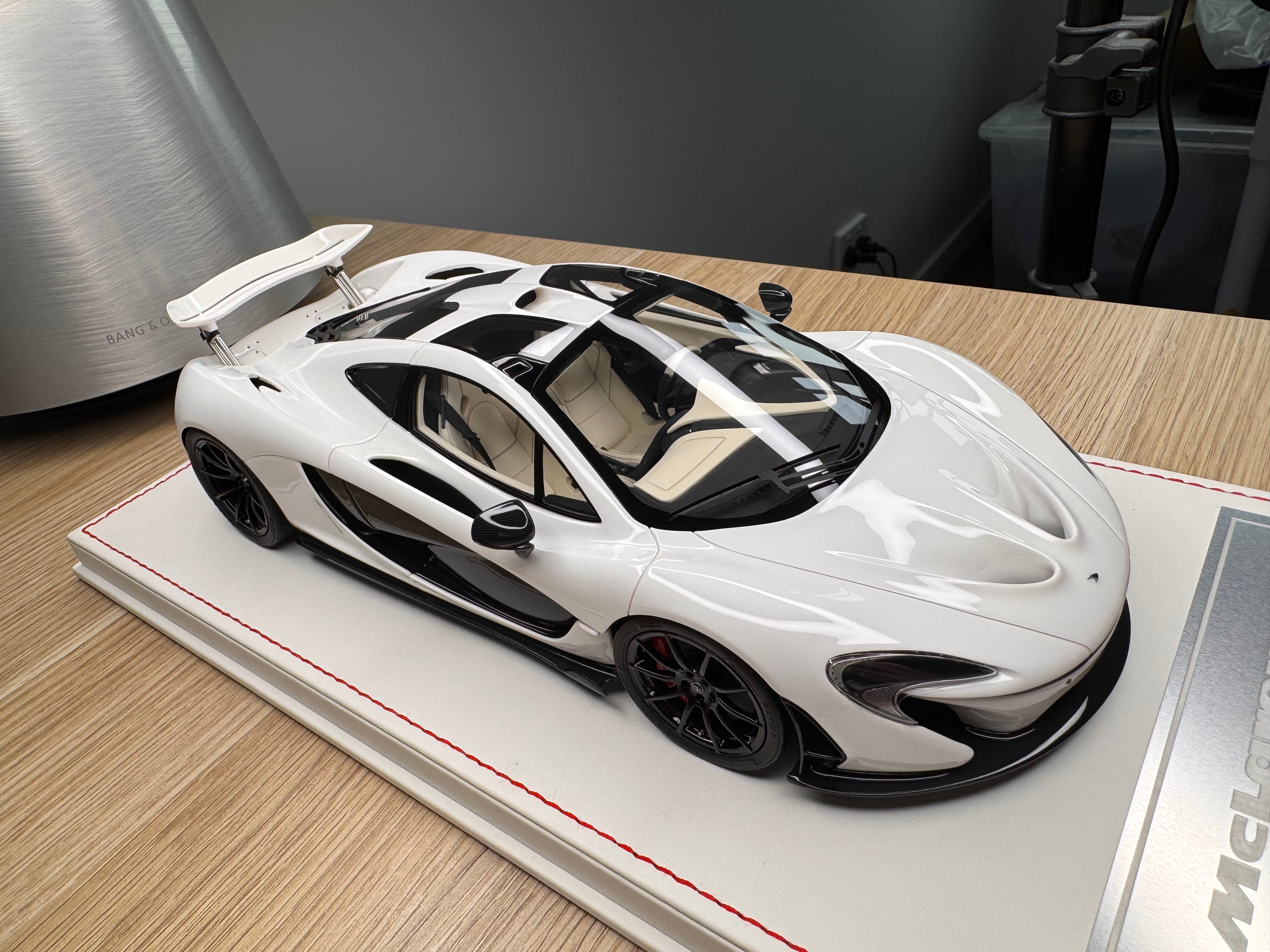 McLaren P1 - Silica White / Black - 1:18