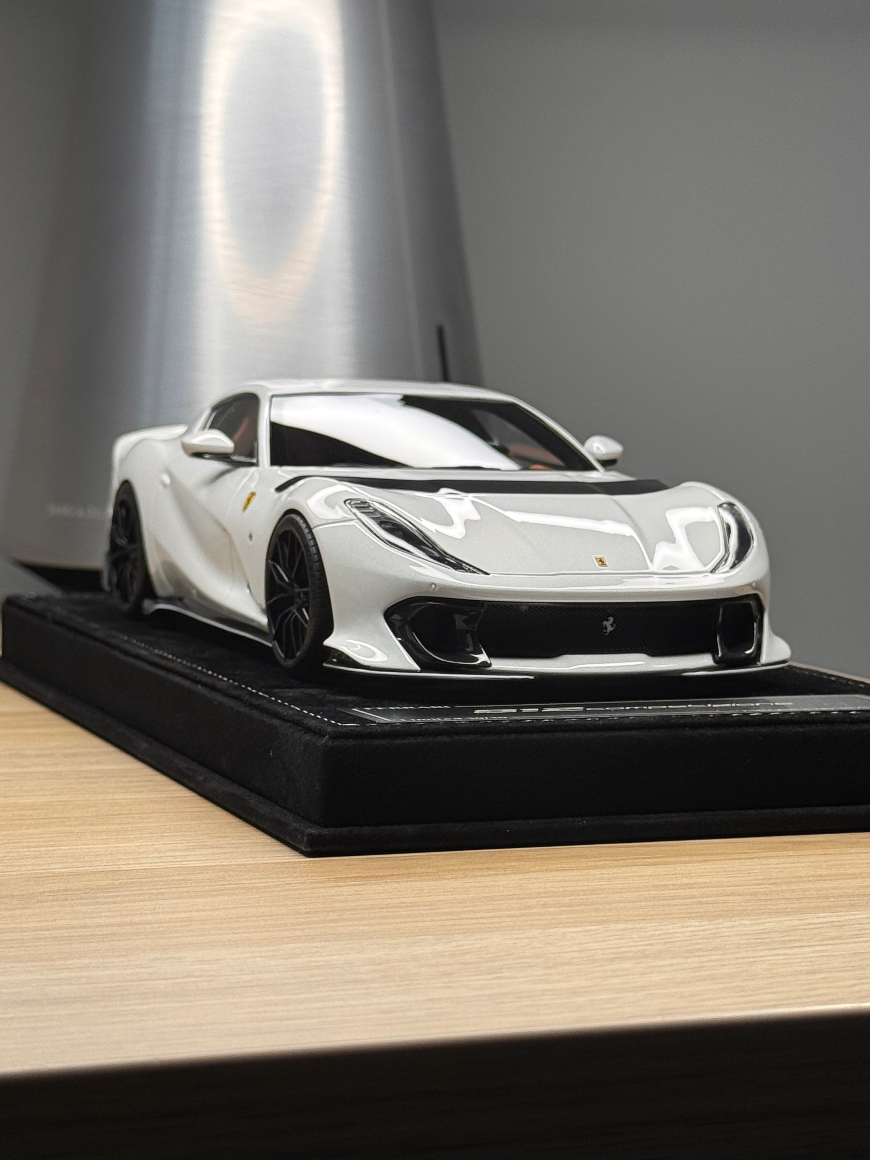 Ferrari 812 Competizione - Arcobaleno Lucido - 1:18