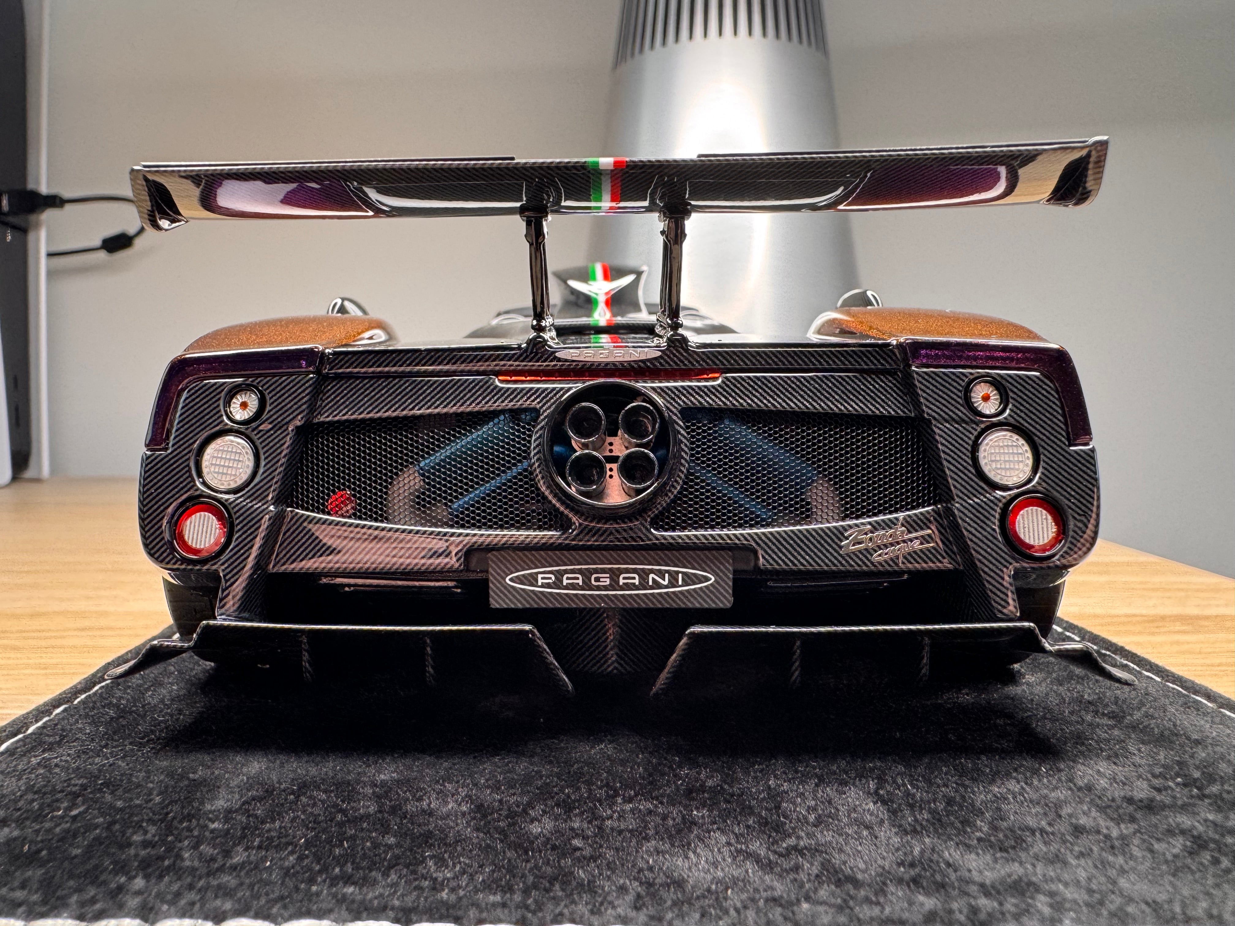 Pagani Zonda Cinque Roadster - Chameleon Purple / Carbon - 1:18