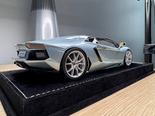 Load image into Gallery viewer, Lamborghini Aventador LP700-4 Roadster - Azzurro Thethis - 1:18
