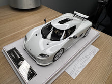 Load image into Gallery viewer, Koenigsegg CC850 PMC Special Project - crystal white #7519 Monterey Car Week - 1:18
