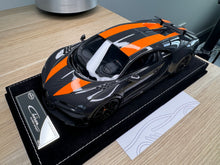 Load image into Gallery viewer, Bugatti Chiron Super Sport 300 - Black Carbon &amp; Orange - 1:18
