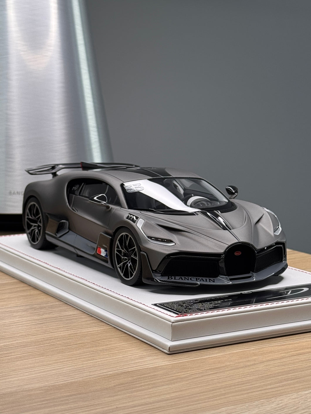 Bugatti Divo - titanium silver / Blancpain (matte) - 1:18