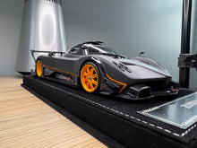 Load image into Gallery viewer, Pagani Zonda R - Matte Black Carbon - 1:18
