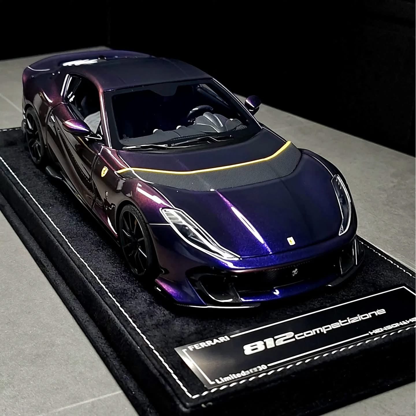 Ferrari 812 Competizione - Azzurro Iridescento - 1:18