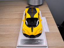 Load image into Gallery viewer, Bugatti Divo - Jaune Molsheim (matte) - 1:18
