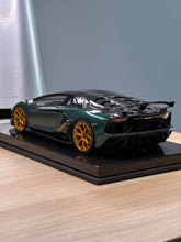 Load image into Gallery viewer, Lamborghini Aventador SVJ - Verde Hydra - 1:18
