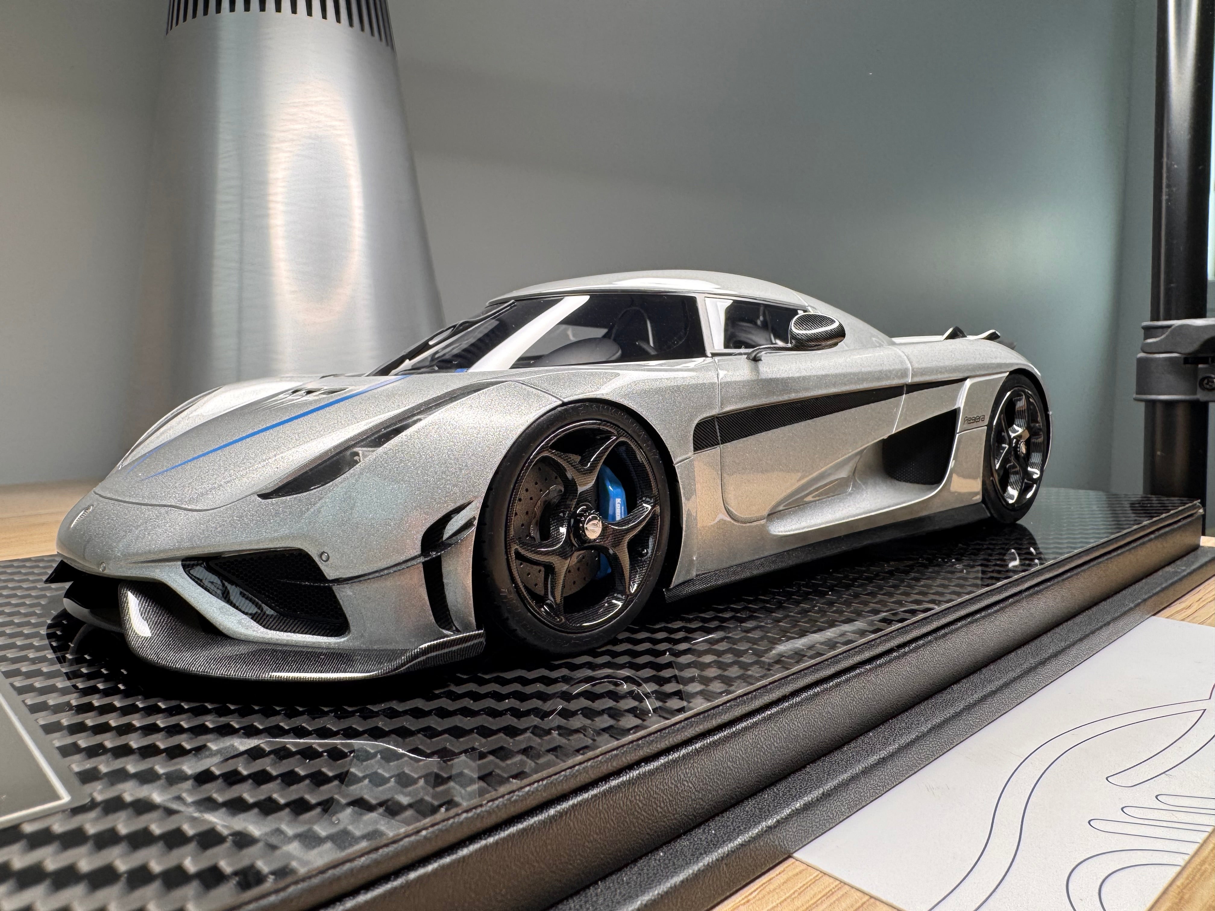Koenigsegg Regera - Moon Silver with carbon wheels - 1:18
