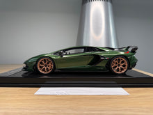 Load image into Gallery viewer, Lamborghini Aventador SVJ - Verde Ermes - 1:18
