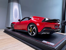 Load image into Gallery viewer, Ferrari 12 Cilindri Spider - Rosso Imola - 1:18
