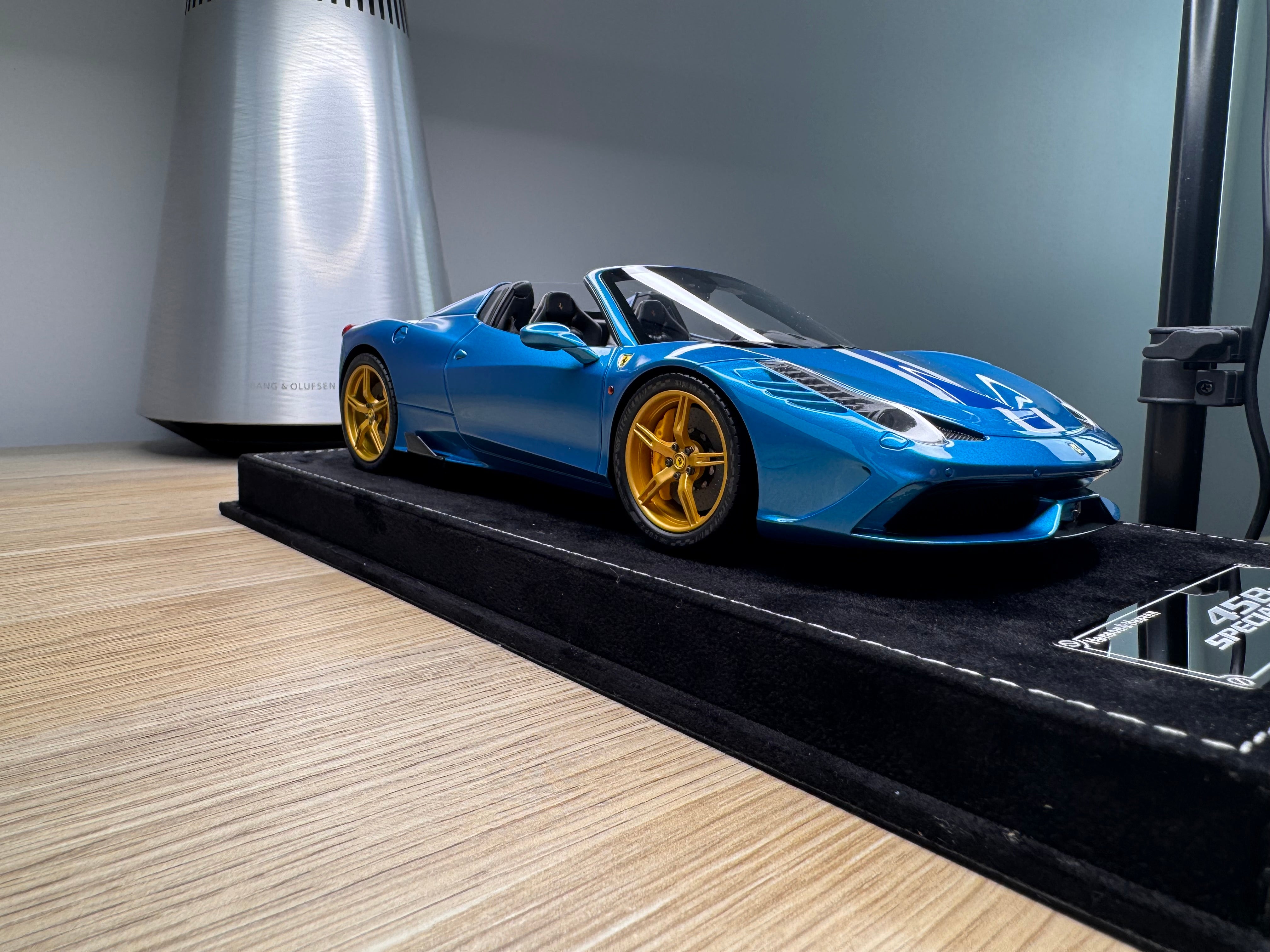 Ferrari 458 Speciale Aperta - Artemis Green / Blue - 1:18