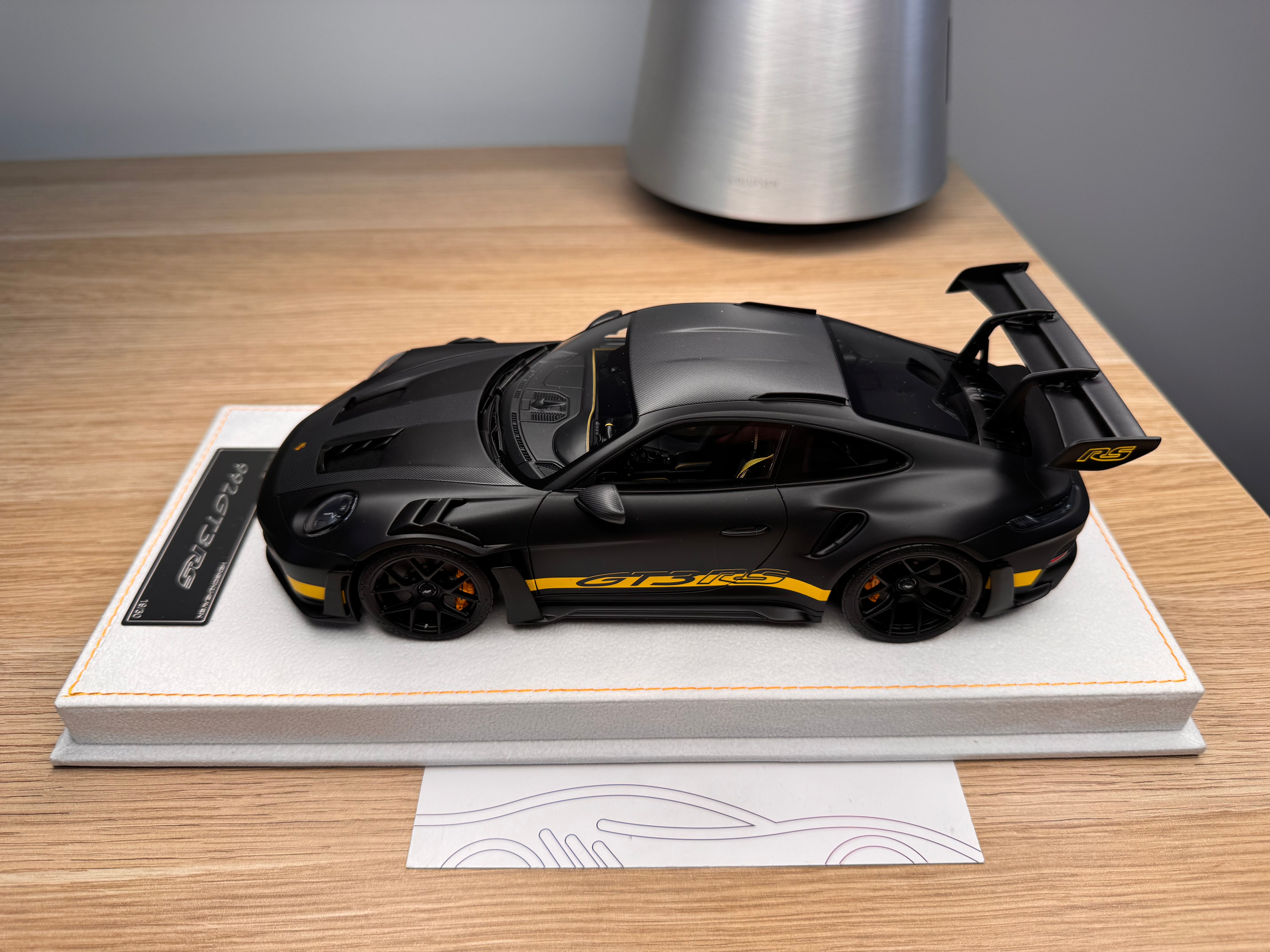 Porsche 911 992 GT3RS - Matte Black - 1:18