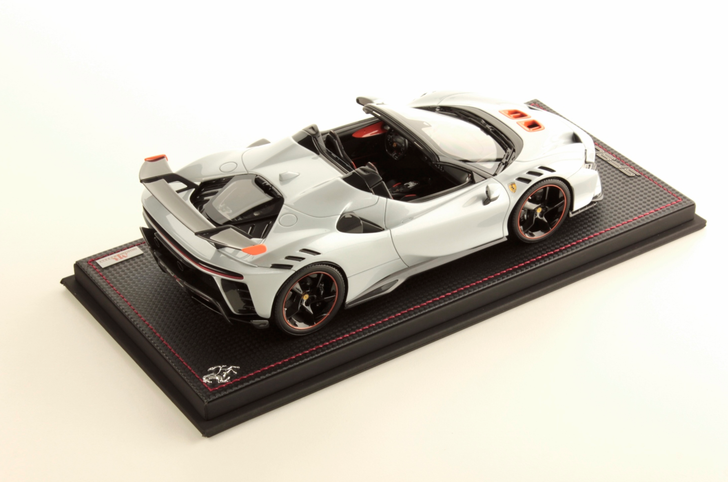 Ferrari SF90 XX Spider - Bianco Artico - 1:18