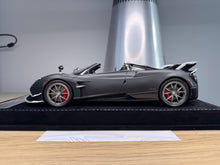 Load image into Gallery viewer, Pagani Huayra Roadster Tempesta - matte black / carbon - 1:18
