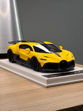 Load image into Gallery viewer, Bugatti Divo - Jaune Molsheim (matte) - 1:18
