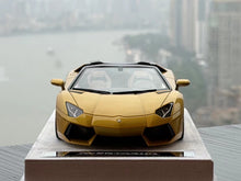 Load image into Gallery viewer, Lamborghini Aventador LP700-4 Roadster - Electro-Lime Gold - 1:18

