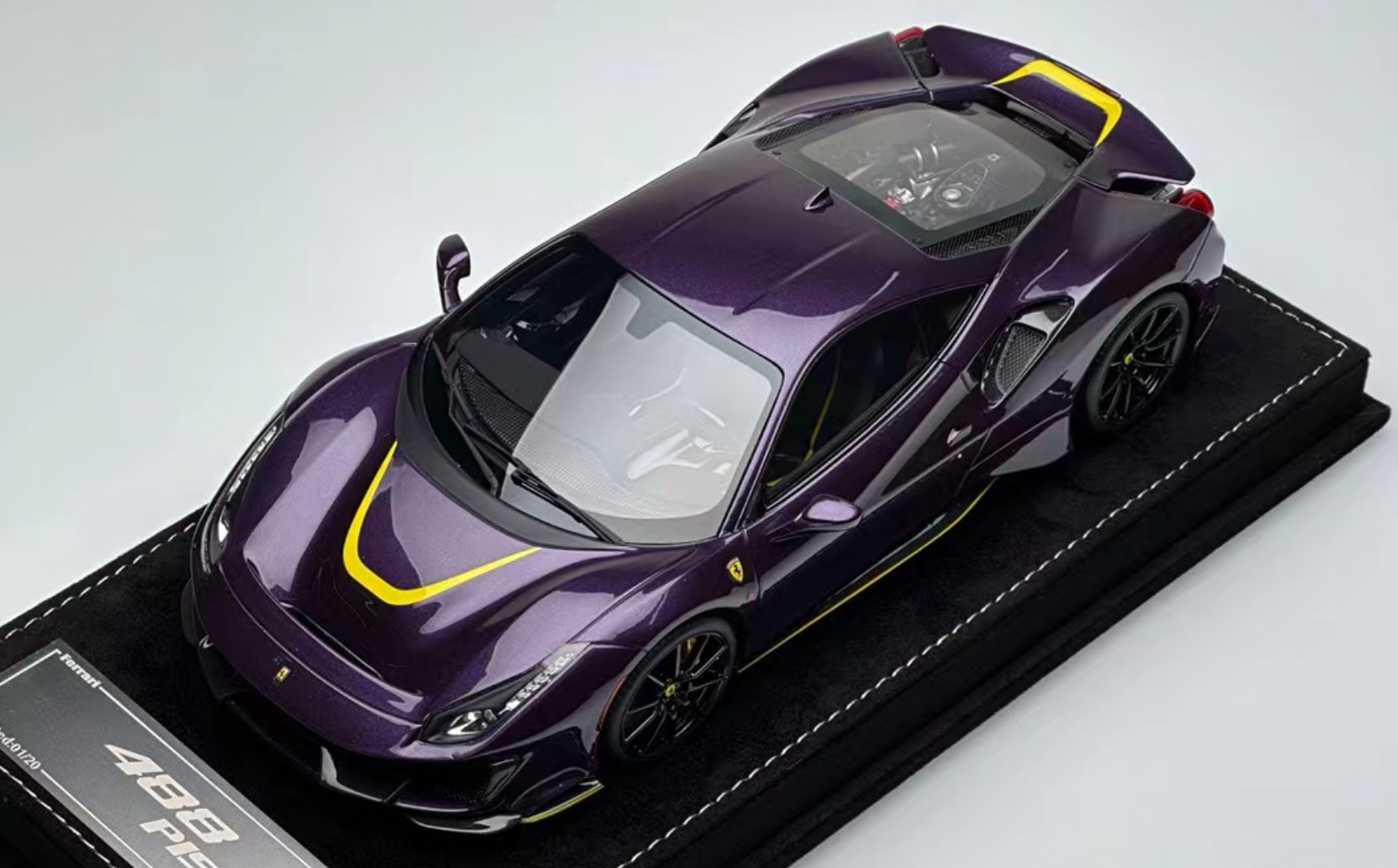 Ferrari 488 Pista - Viola Hong Kong - 1:18