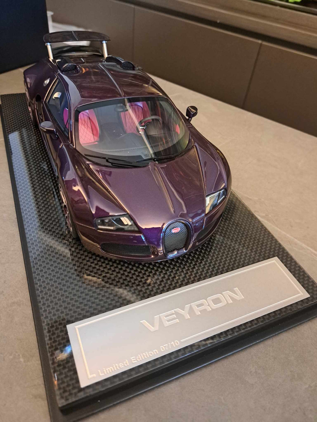 Bugatti Veyron - purple - 1:18