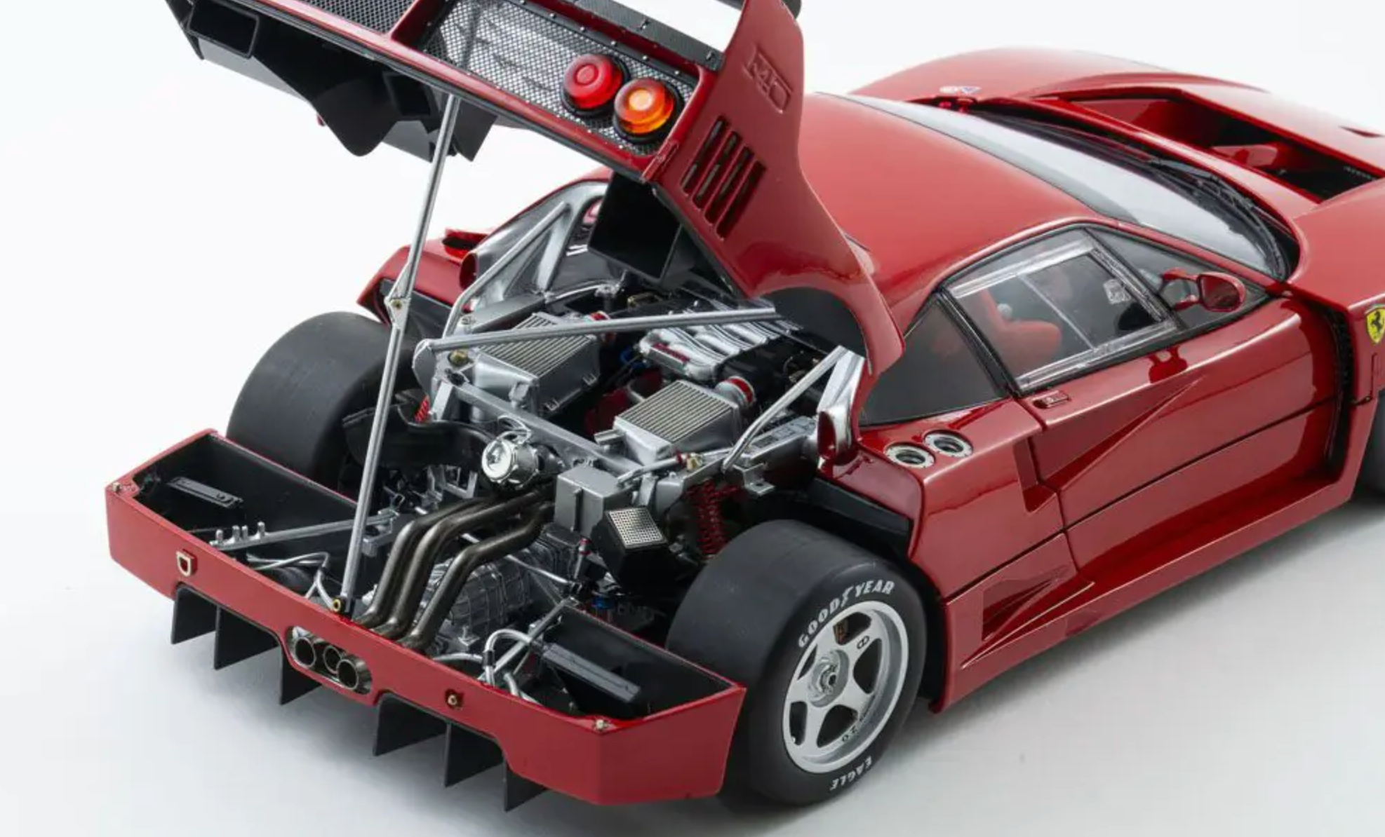 Ferrari F40 Competizione - Red die cast open parts - 1:12