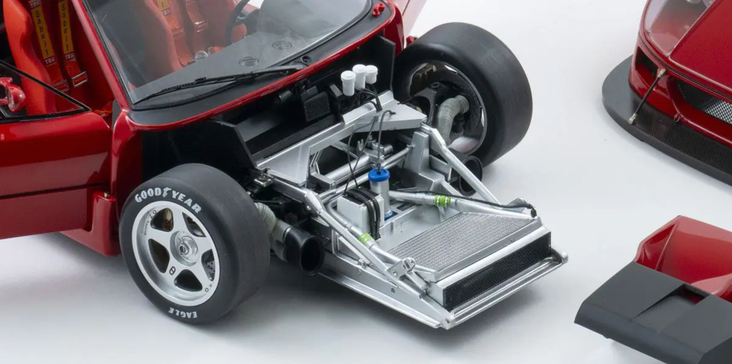 Ferrari F40 Competizione - Red die cast open parts - 1:12