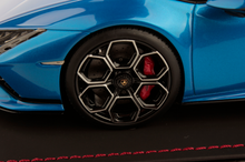 Load image into Gallery viewer, Lamborghini Huracan Tecnica - Blu Nethuns - 1:18
