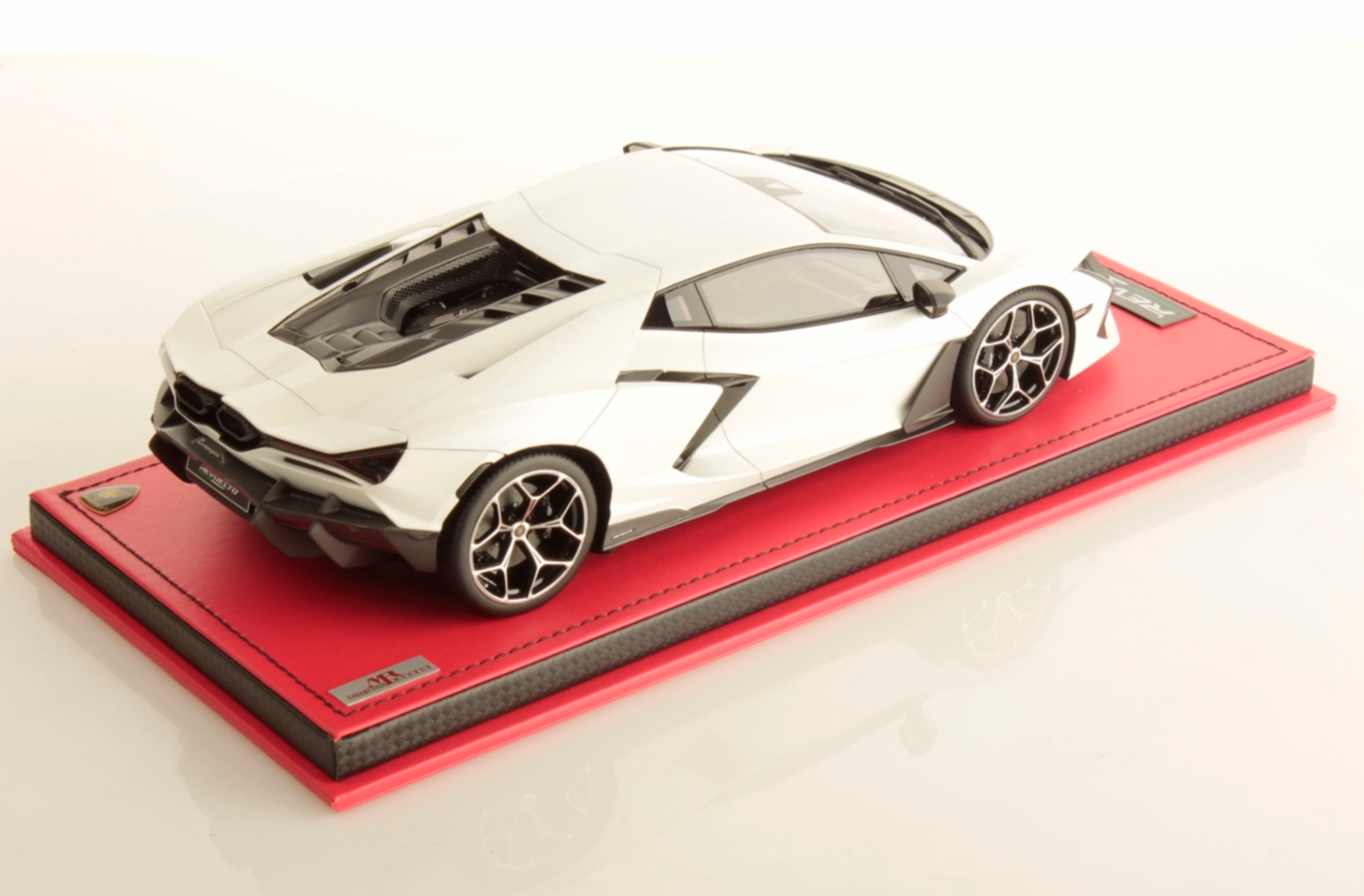 Lamborghini Revuelto - Bianco Siderale matte - 1:18