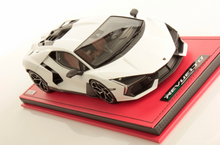 Load image into Gallery viewer, Lamborghini Revuelto - Bianco Siderale matte - 1:18
