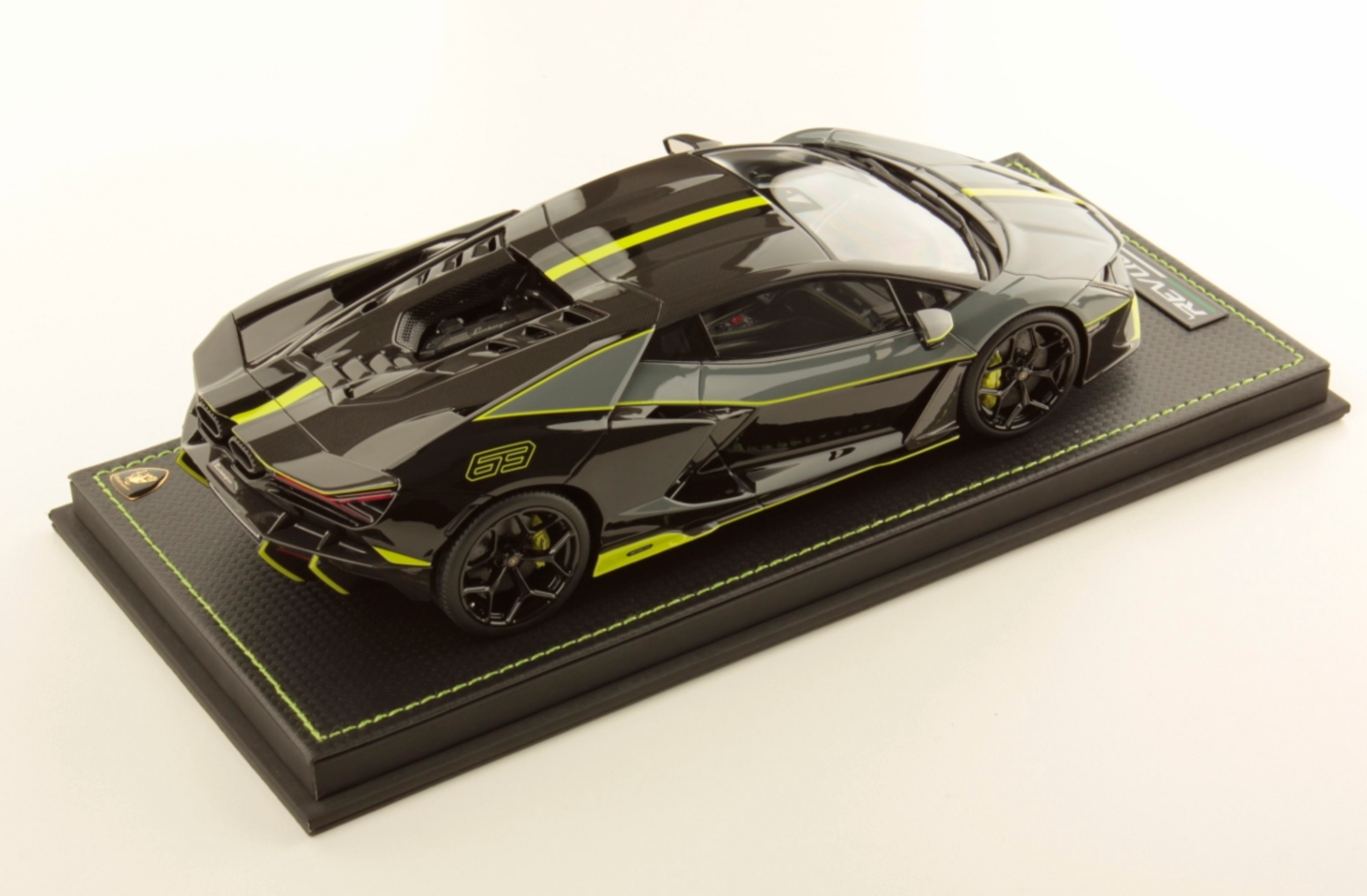 Lamborghini Revuelto - Grigio Telesto with Nero Noctis / Verde Scandal Livery - 1:18
