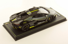 Load image into Gallery viewer, Lamborghini Revuelto - Grigio Telesto with Nero Noctis / Verde Scandal Livery - 1:18
