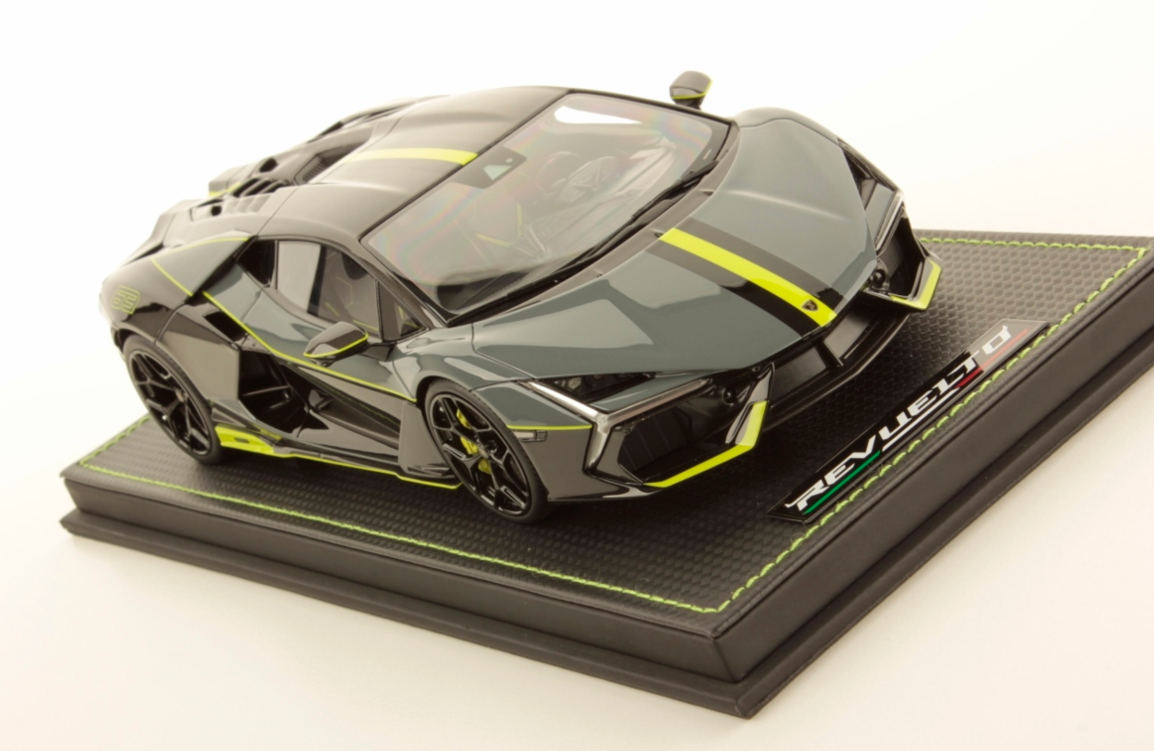 Lamborghini Revuelto - Grigio Telesto with Nero Noctis / Verde Scandal Livery - 1:18