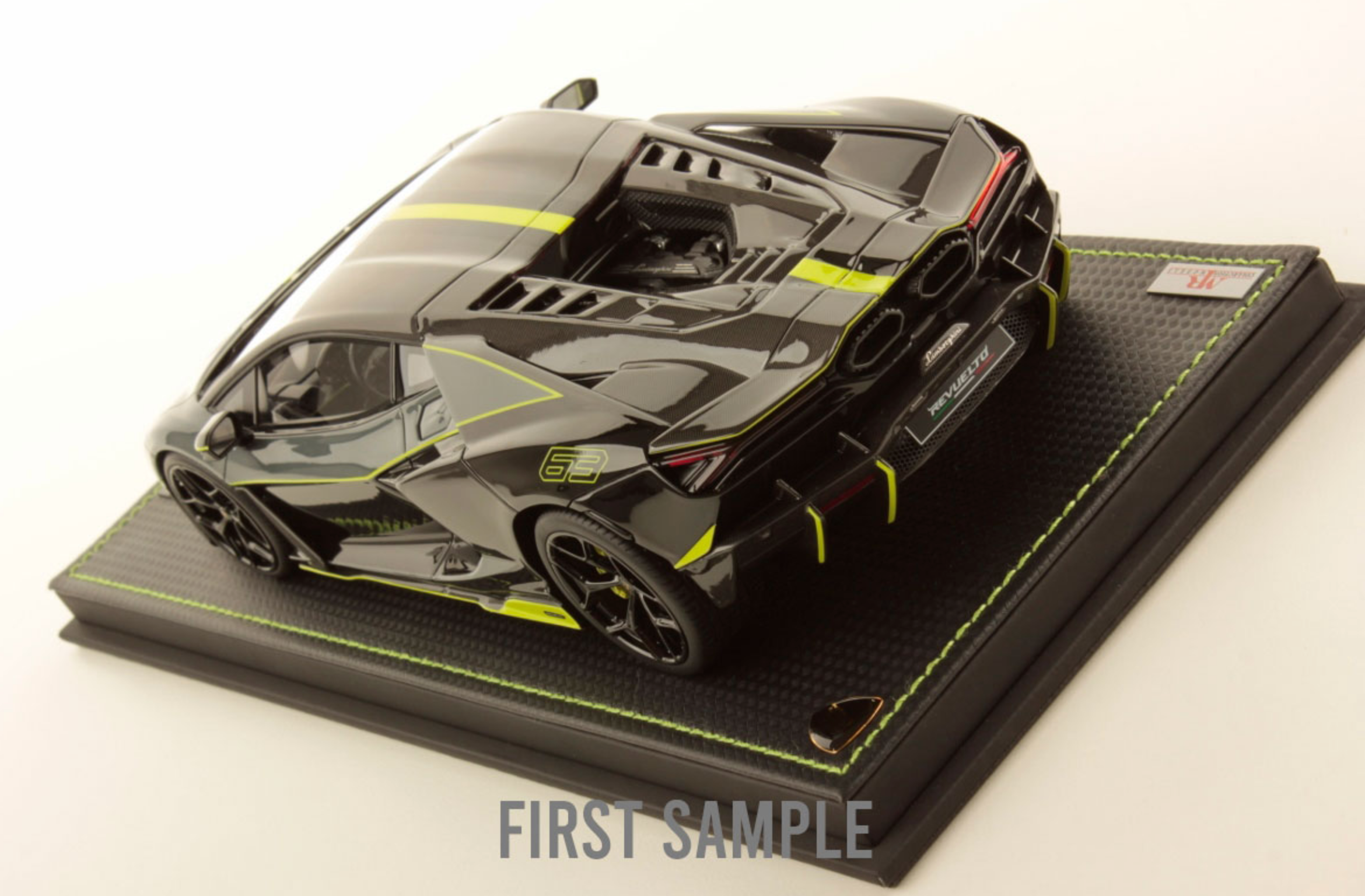 Lamborghini Revuelto - Grigio Telesto with Nero Noctis / Verde Scandal Livery - 1:18