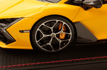 Load image into Gallery viewer, Lamborghini Revuelto - Giallo - 1:18
