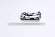 Load image into Gallery viewer, Koenigsegg CCXR - Silver - 1:64
