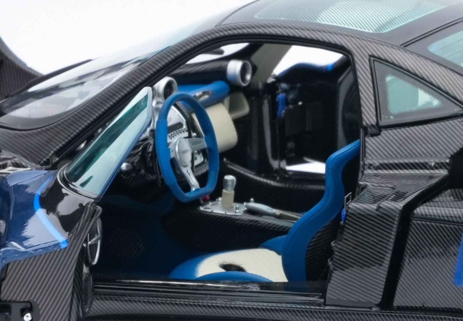 Pagani Zonda Tricolore diecast full open - 1:18
