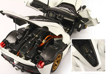 Load image into Gallery viewer, Ferrari LaFerrari Aperta - Juventina Tailor Made open parts diecast - 1:18
