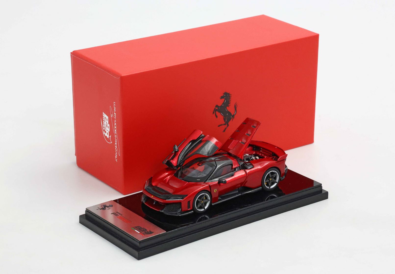 Ferrari F80 - Rosso Supercar OPEN PARTS - 1:64