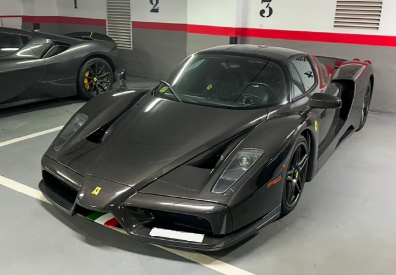 Ferrari Enzo open parts - Full carbon - 1:18
