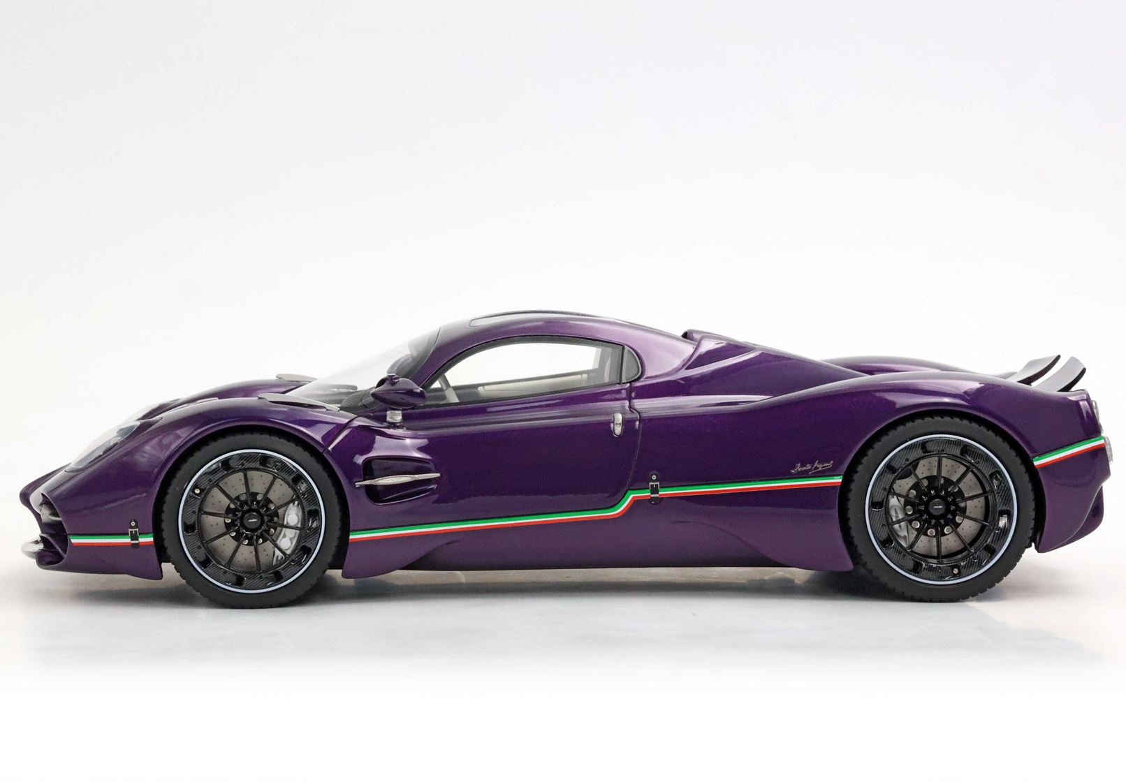 Pagani Utopia - Viola Hong Kong new version - 1:18