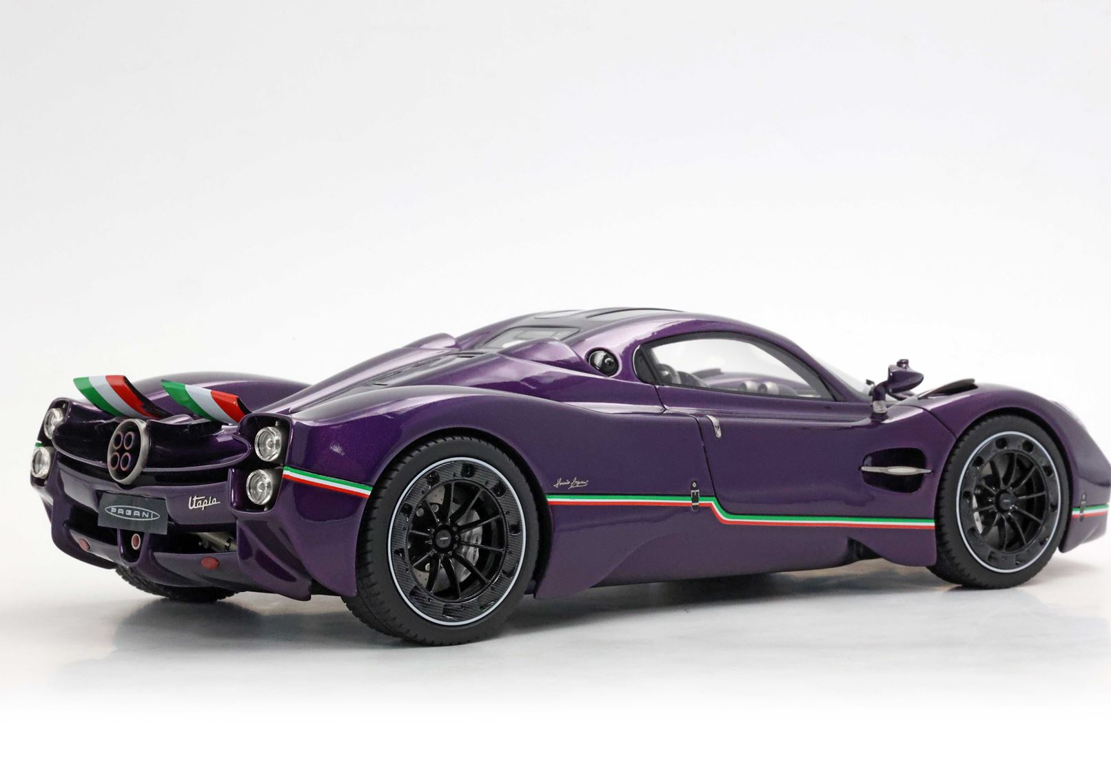 Pagani Utopia - Viola Hong Kong new version - 1:18