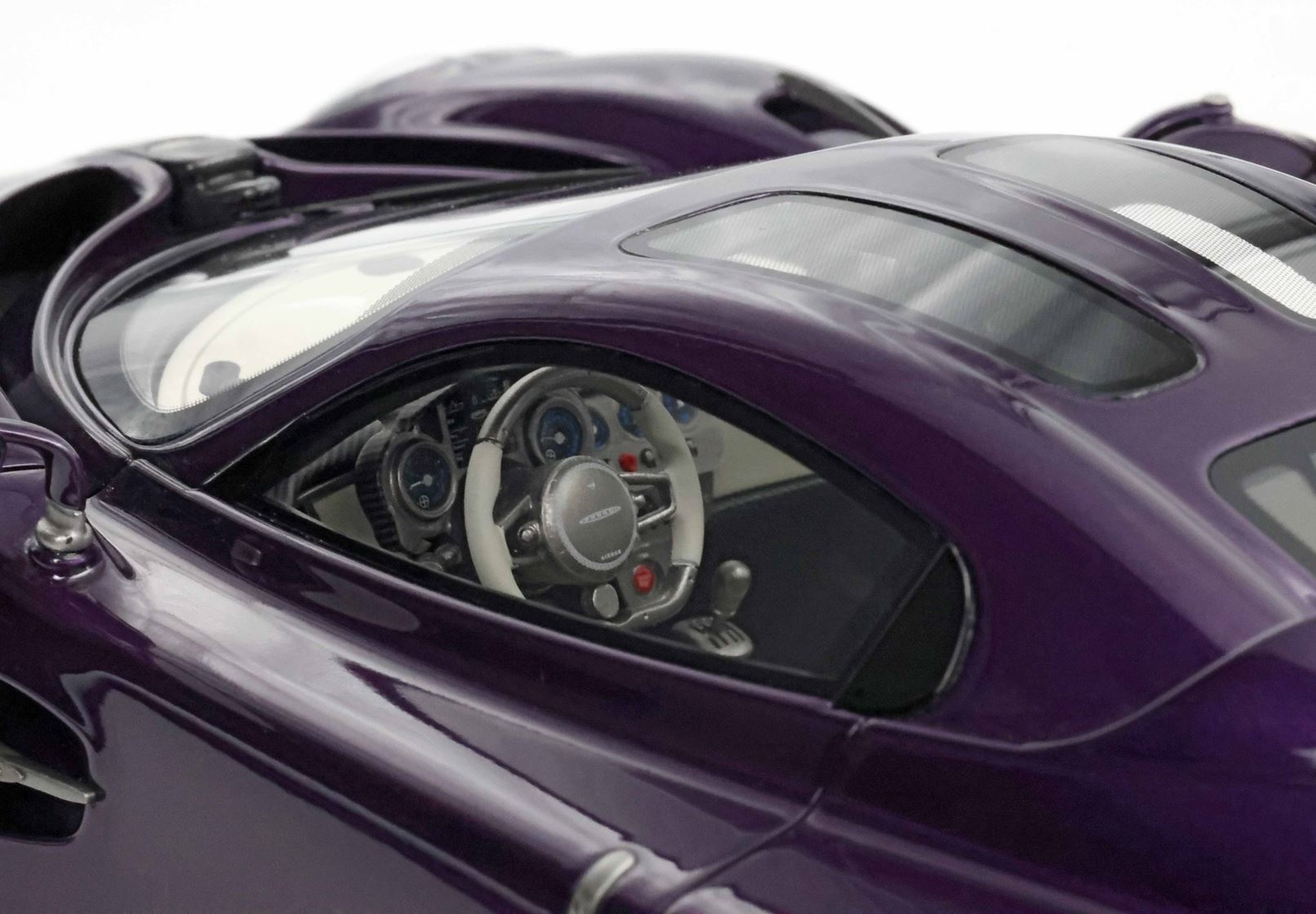 Pagani Utopia - Viola Hong Kong new version - 1:18