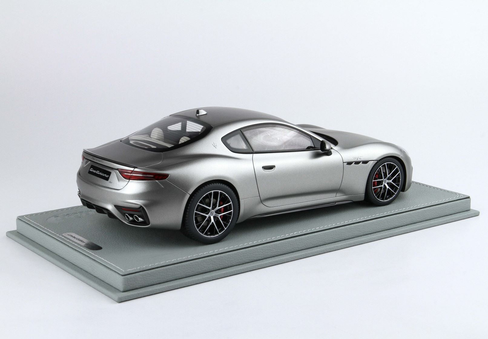 Maserati Granturismo Trofeo - Maratea Matte Grey - 1:18