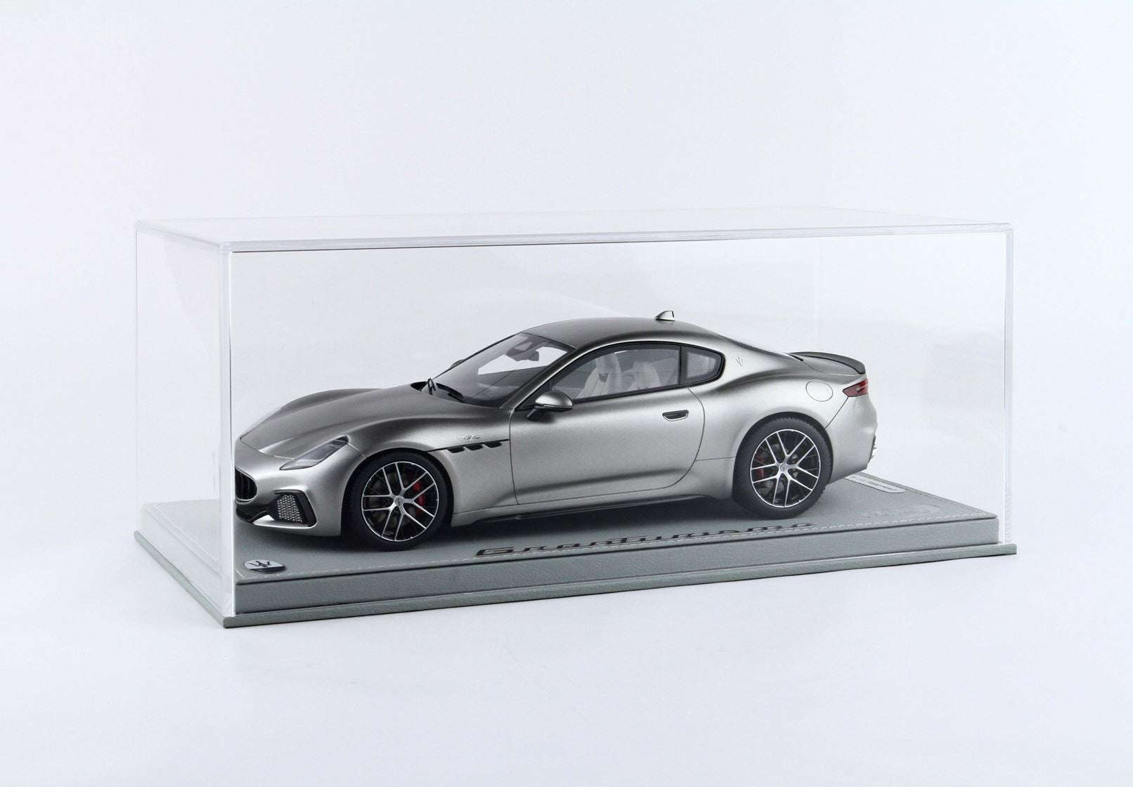 Maserati Granturismo Trofeo - Maratea Matte Grey - 1:18