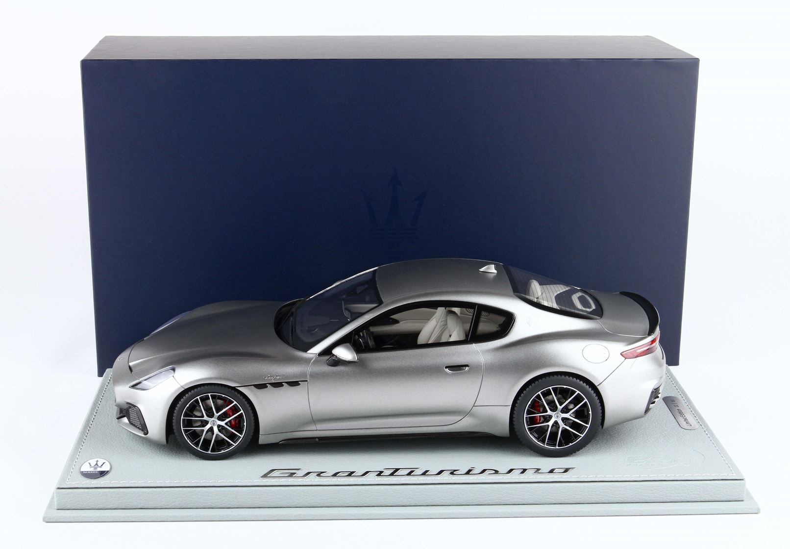 Maserati Granturismo Trofeo - Maratea Matte Grey - 1:18