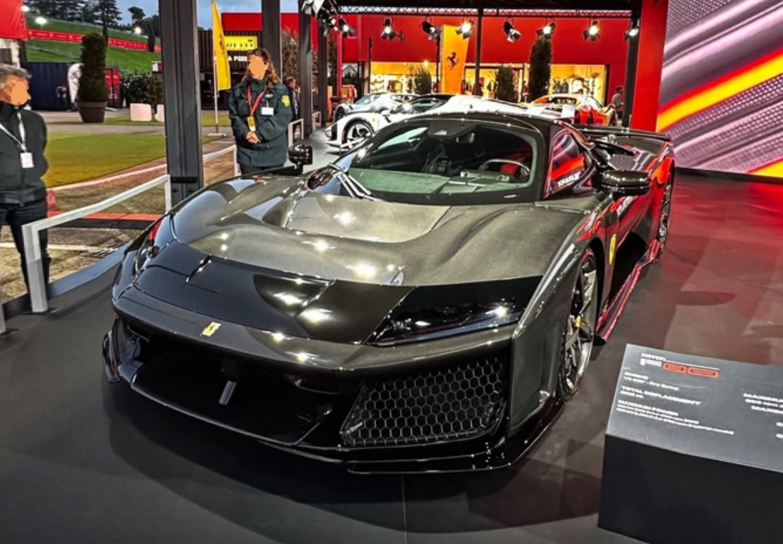 Ferrari F80 - Full carbon black - 1:18