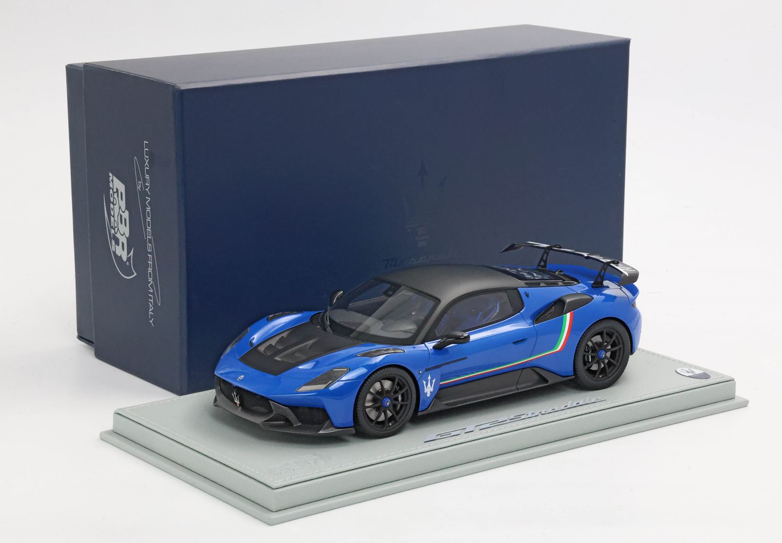 Maserati GT2 Stradale - Blu Infinito with Italian stripe - 1:18