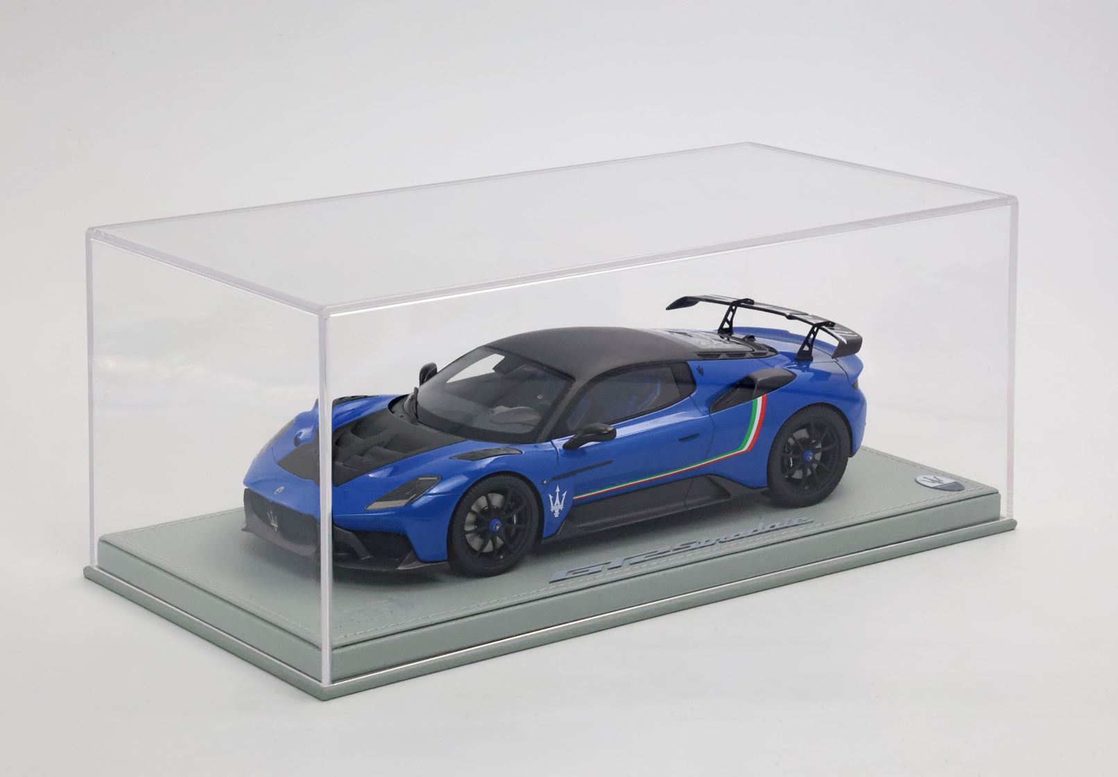 Maserati GT2 Stradale - Blu Infinito with Italian stripe - 1:18