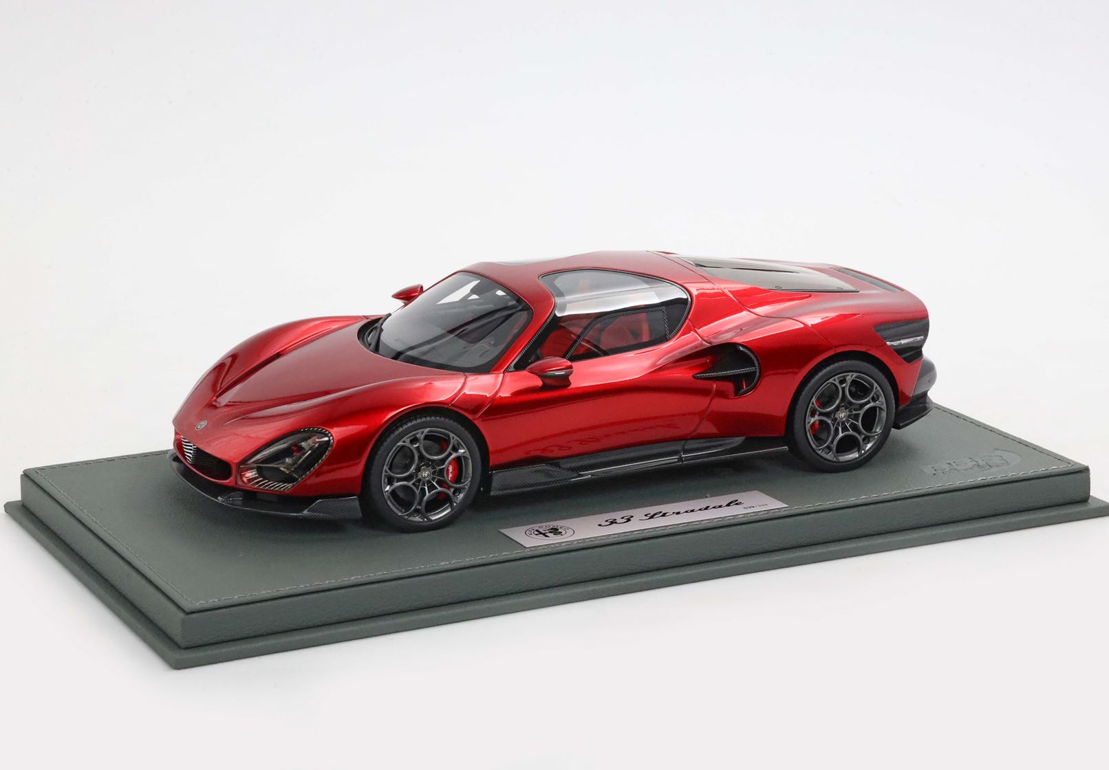 Alfa Romeo 33 Stradale - Red Villa D'Este - 1:18
