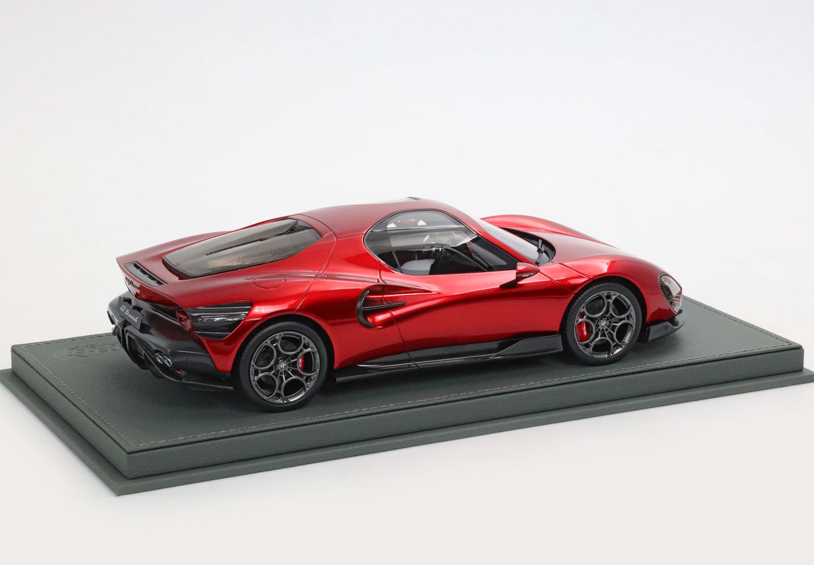 Alfa Romeo 33 Stradale - Red Villa D'Este - 1:18